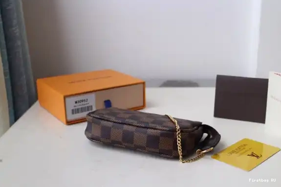 First bag ru VUITTON LOUIS POCHETTE MINI ACCESSOIRES 0625